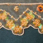 Rifinitura in organza con perline e strass arancione 5cm