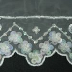 Rifinitura in organza con perline e strass bianco 5cm