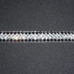 Guarnizione termoadesiva con strass nero/argento. Altezza 1.2 cm.