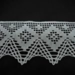 Merletto in cotone fantasia geometrica bianco 9cm