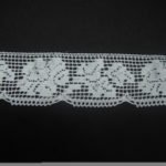 Merletto in cotone fantasia rose bianco 4.5cm